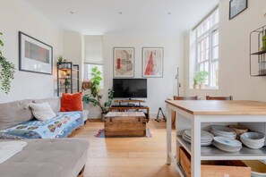 基本公寓 | 起居區 | 電視