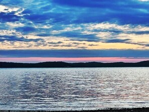 Sun-loungers, beach towels - Stunning Kentucky Lake beach-side retreat. Pet-Friendly! Unbelievable sunrises!
 (Benton)