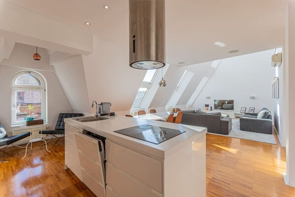 Interior - Modern Penthouse Terrace Hot Tube (Budapest)