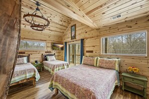 4 bedrooms, desk, travel cot, free WiFi