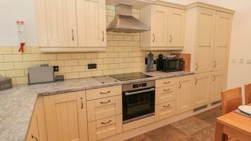 冷蔵庫、食器洗い機、電気ポット、トースター