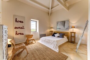 7 chambres, fer et planche à repasser, Wi-Fi, draps fournis