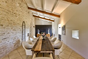 تجهيزات دش، مجففات شعر، مناشف