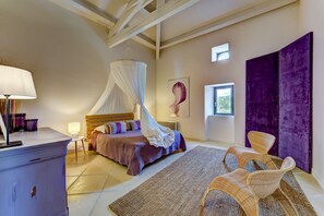 7 habitaciones, tabla de planchar con plancha, wifi y ropa de cama