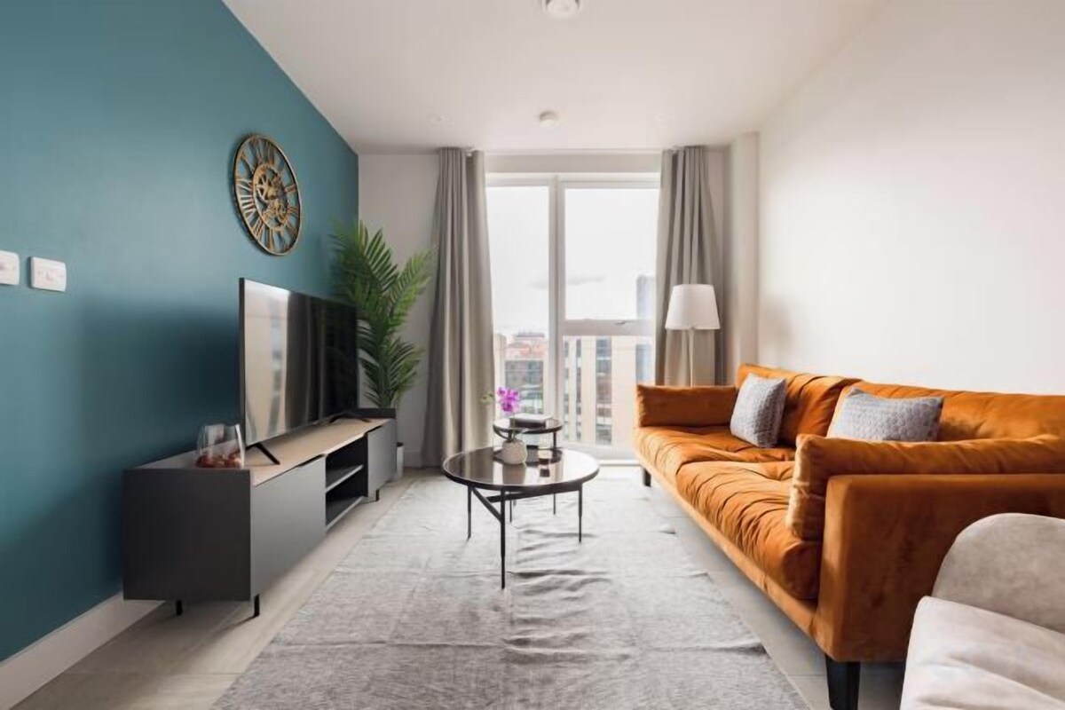 Living area | 55-inch Smart TV with digital channels