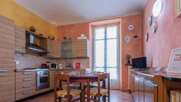 Frigorifero, microonde, forno, lavastoviglie