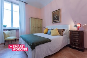 Iron/ironing board, WiFi, bed sheets