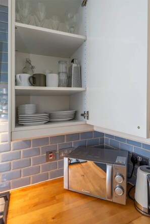 Basic Apartment | Private kitchen