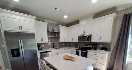 Four Palms Unit A, 500ft to Beach, Walk 2 Casinos!