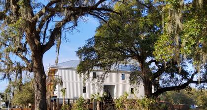 Four Palms Unit B, 500ft to Beach, Walk 2 Casinos!