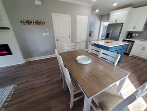Dining - Four Palms Unit D, 500ft to Beach, Walk 2 Casinos! (Biloxi)