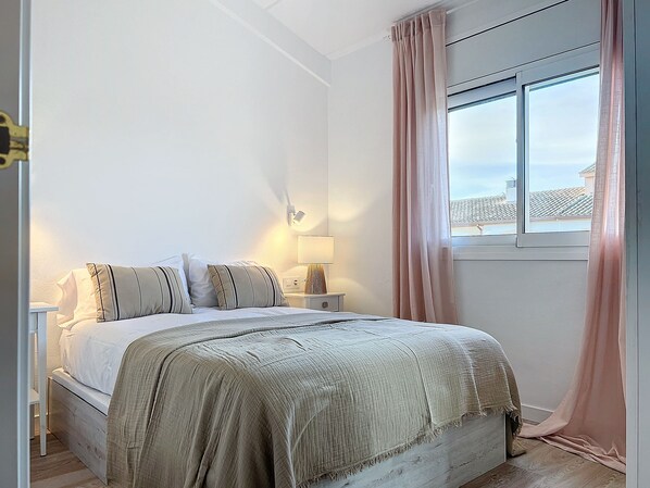 3 soverom, safe på rommet, strykejern/-brett og wi-fi (inkludert)