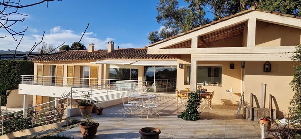 Outdoor dining - 4 Bedroom Villa in Cassis (Cassis)