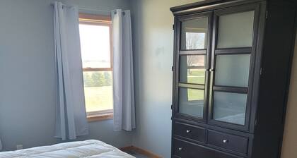 Country Sunrise Vacation Home. Close to Cedar Point and Lake Erie Islands