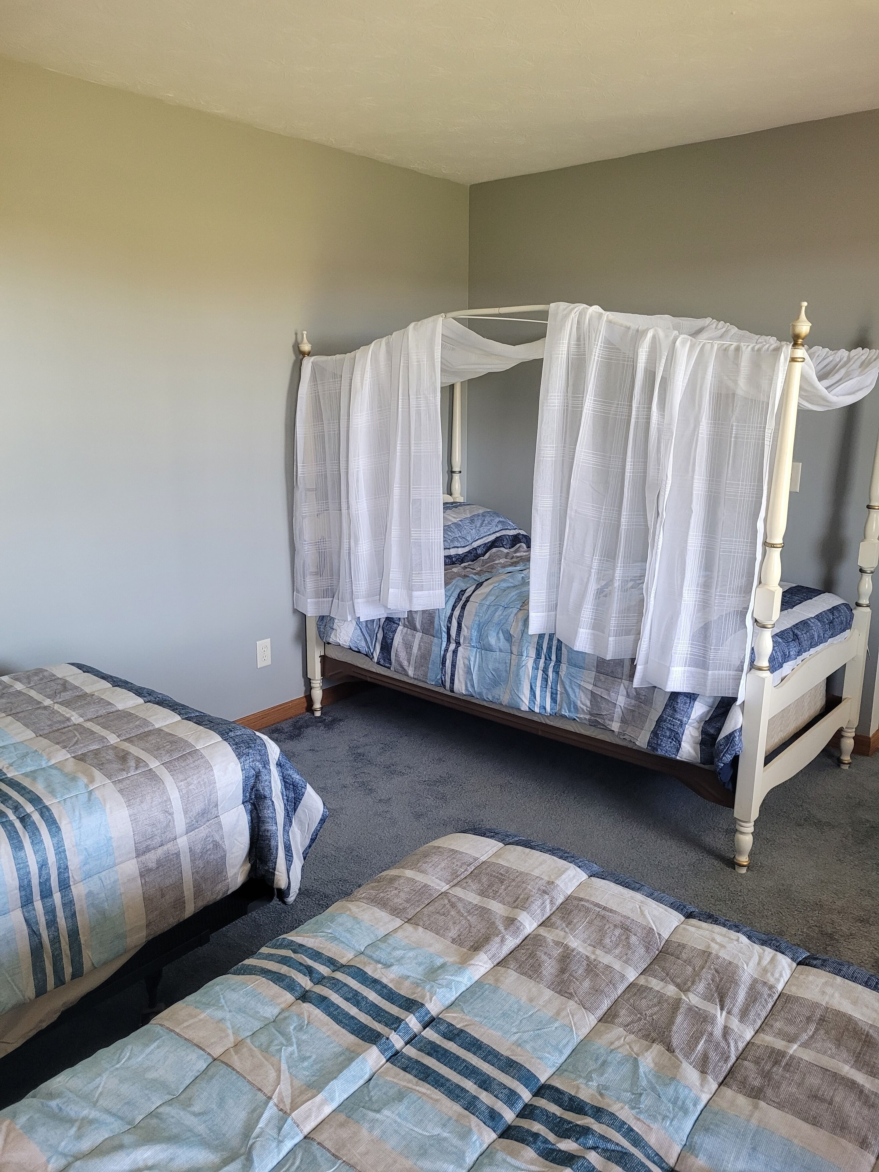 3 bedrooms, desk, iron/ironing board, WiFi