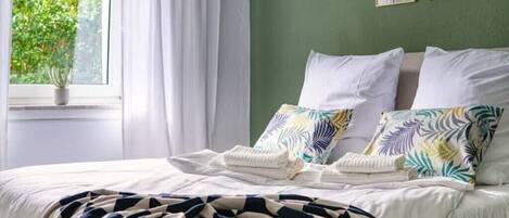 4 bedrooms, WiFi, bed sheets