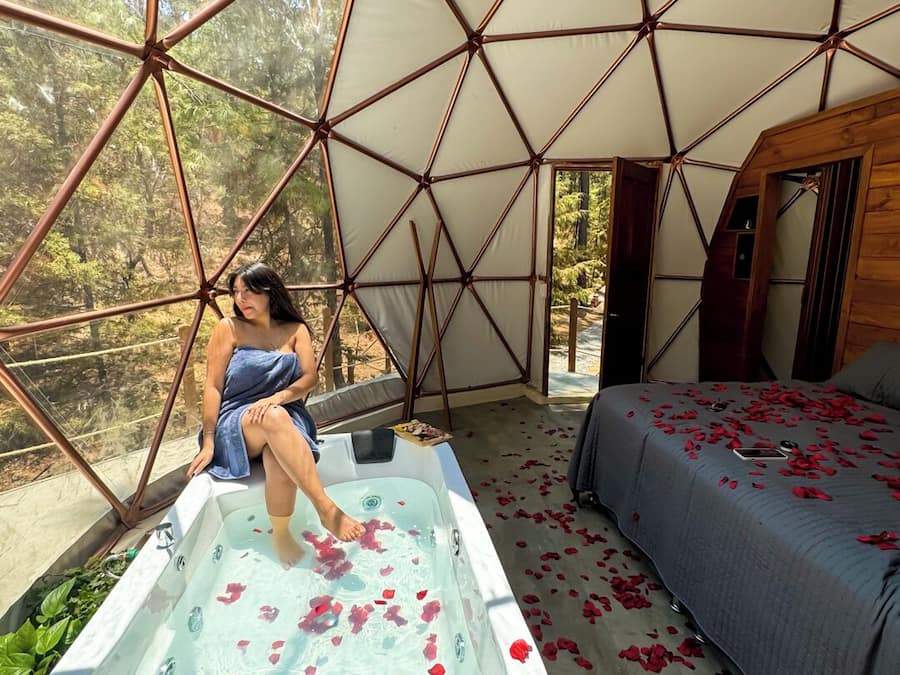 Deluxe huisje (Domo with Jacuzzi) | Luxe beddengoed, donzen dekbedden, individueel gedecoreerd