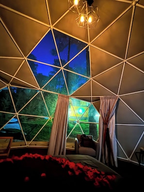 Premium bedding, down duvets, individually decorated - Luahara Glamping Tapalpa – Domo Natural Experience (Tapalpa)