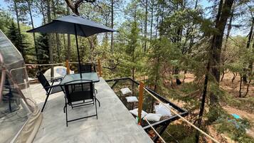 Cabaña Deluxe (Domo with Jacuzzi) | Área de sala de estar