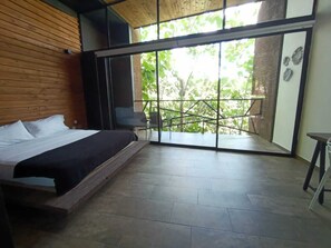 Decoración personalizada, muebles diferentes y escritorio 