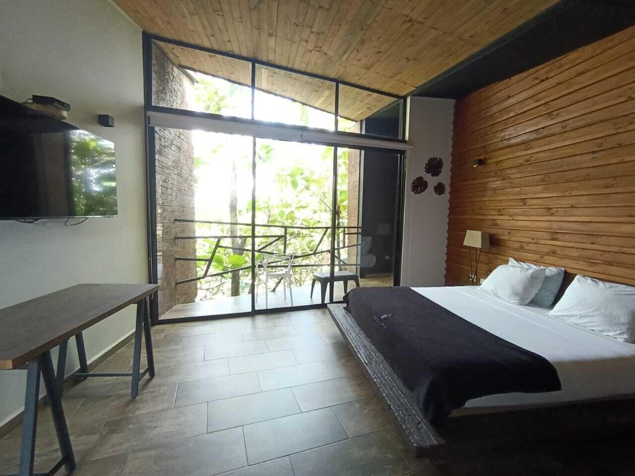 Comfort tweepersoonskamer | Een bureau, gratis wifi