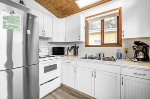 Fridge, microwave, stovetop, coffee/tea maker