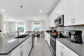 Fridge, microwave, oven, stovetop - Ultimate Bespoke 6 Bedroom Champions Gate Pool Villa (Davenport)