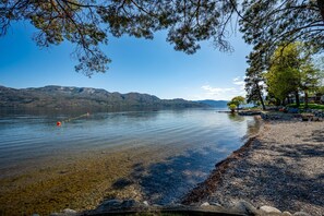 Beach nearby - The Lakeside Condo with Large Outdoor Space #105 (West Kelowna)