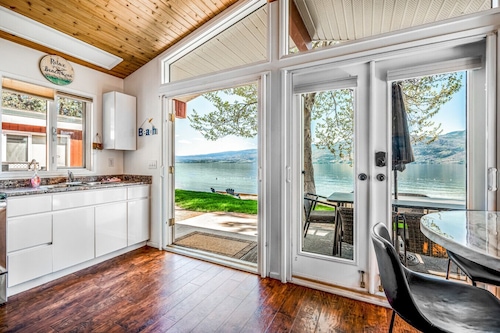 Beautiful Cabin Right next to Lake Okanagan #5