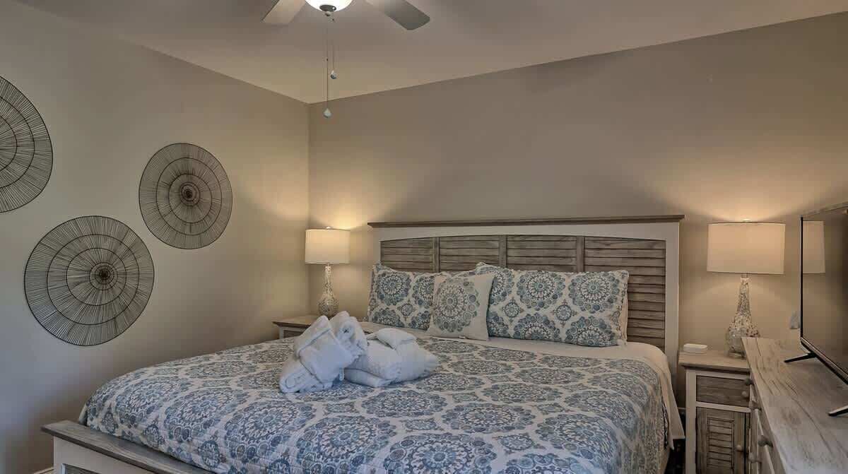 3 habitaciones, tabla de planchar con plancha y cuna de viaje 