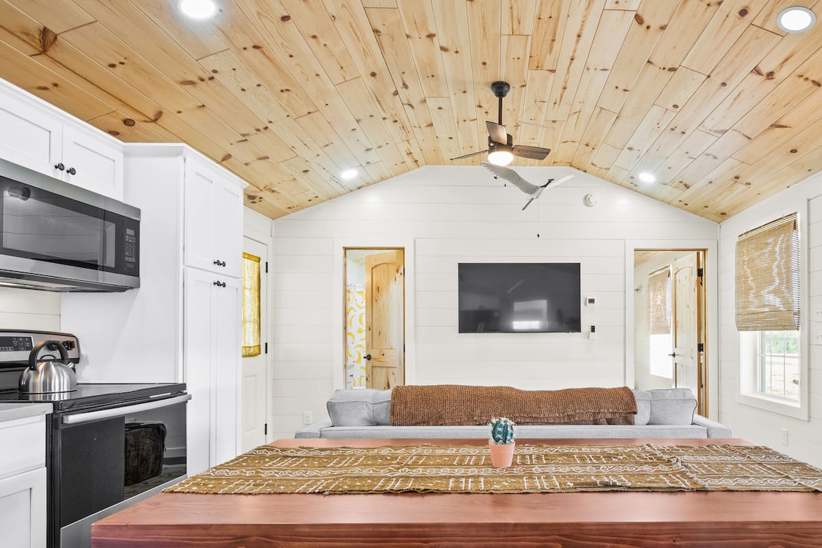 Design Cabin, 2 Bedrooms | 2 bedrooms, blackout curtains, iron/ironing board, free WiFi