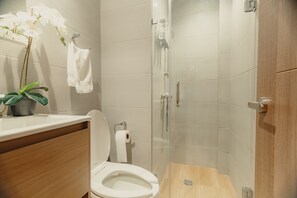 Shower, hair dryer, towels, soap - Downtown Punta Cana, walking distance to everything (Punta Cana)