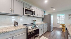 Fridge, microwave, oven, stovetop - Mar Vista (Bolivar Peninsula)