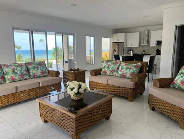 Smart TV, ping pong - Luxury Beach Front Villa with Private pool and stunning Ocean View! (Punta Rucia)