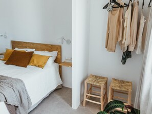 1 bedroom, internet, bed sheets