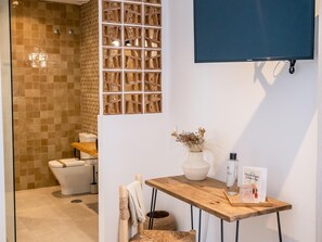 Suihku, hiustenkuivaaja