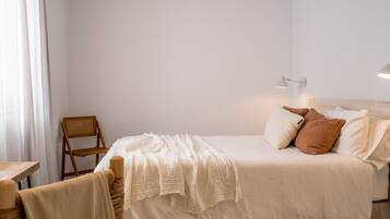 1 bedroom, internet, bed sheets