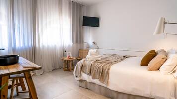 1 bedroom, desk, Internet, bed sheets