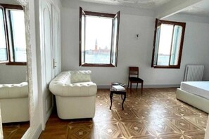 4 habitaciones, wifi gratis y ropa de cama