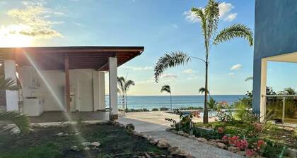 Luxury BeachFront Villa with Private pool and Ocean View!