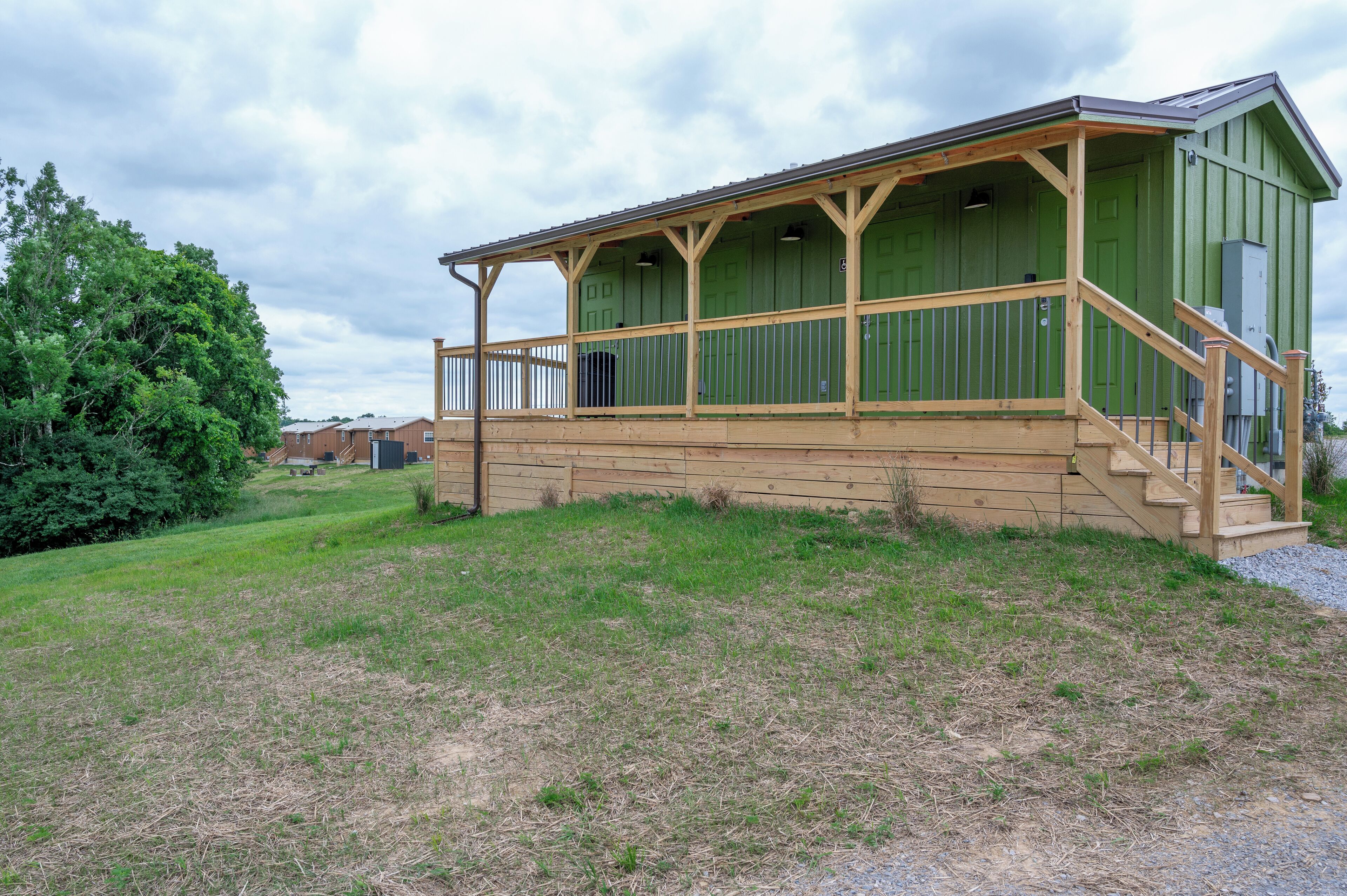 Tente Confort, vue sur la colline | Salle de bain partagée