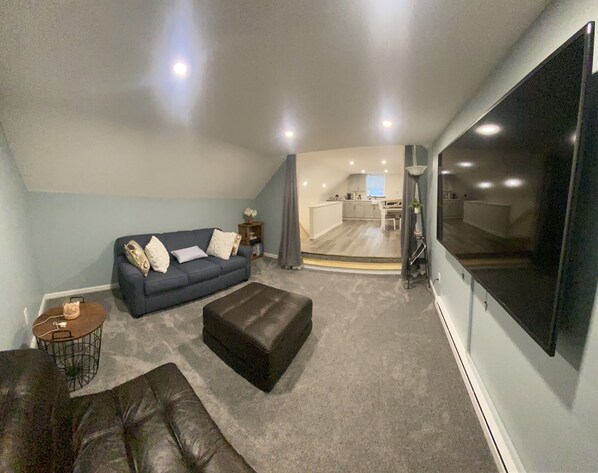 Smart TV - Tranquil Retreat - Comfort and Convenience. (Delmar)