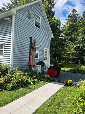 Terrace/patio - Tranquil Retreat - Comfort and Convenience. (Delmar)