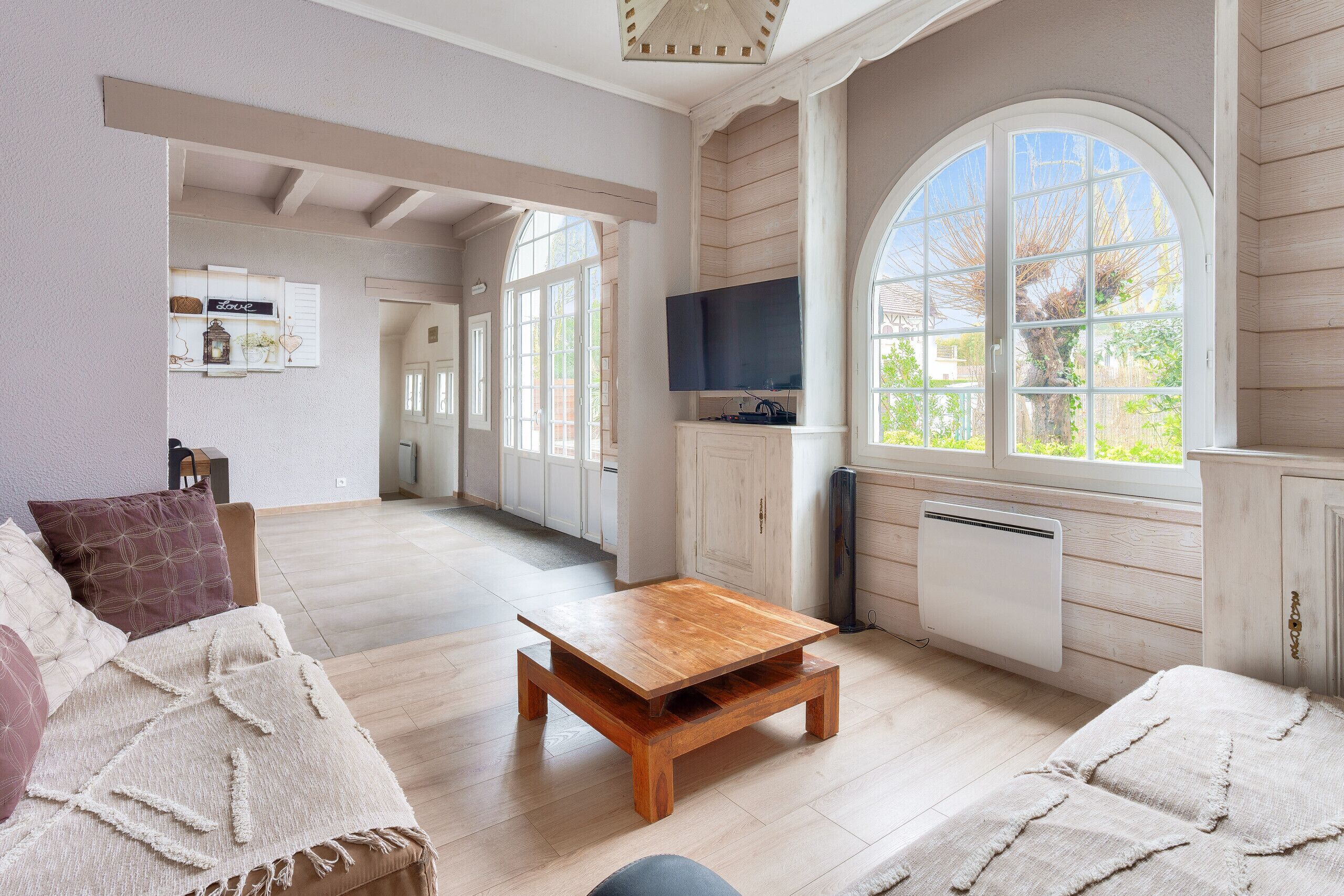 Televisie en een open haard