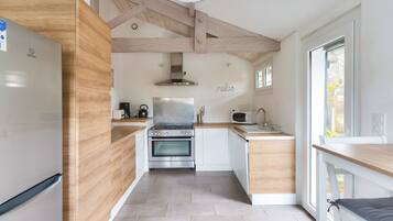 Réfrigérateur, micro-ondes, four, lave-vaisselle