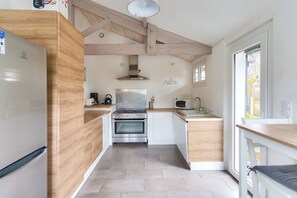 Réfrigérateur, micro-ondes, four, lave-vaisselle