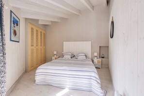 3 bedrooms, iron/ironing board, free WiFi