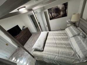 3 bedrooms, desk, iron/ironing board, free WiFi