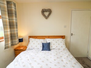 2 bedrooms, individually decorated, individually furnished, free WiFi - Blaenferwig (New Quay)