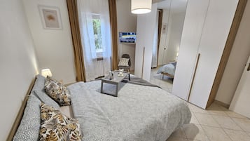 1 Schlafzimmer, Schreibtisch, BĂŒgeleisen/BĂŒgelbrett, kostenloses WLAN